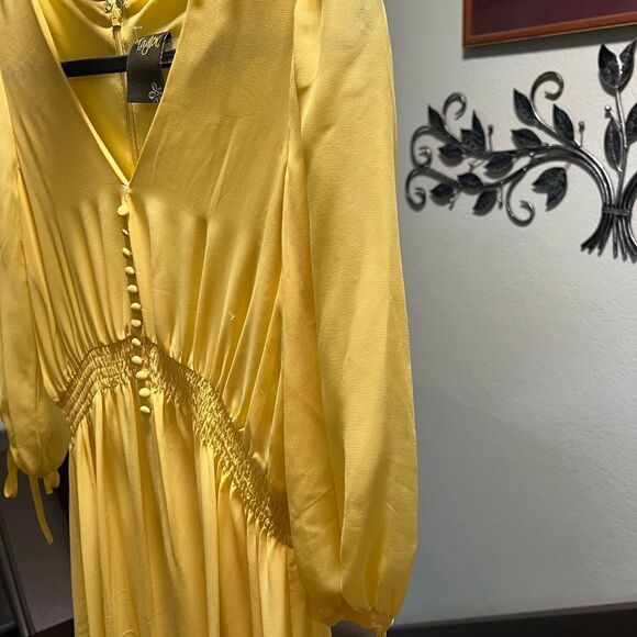 NWIT Taylor V-Neck Yellow Short Dress Size 2 #119 - Picture 4 of 7